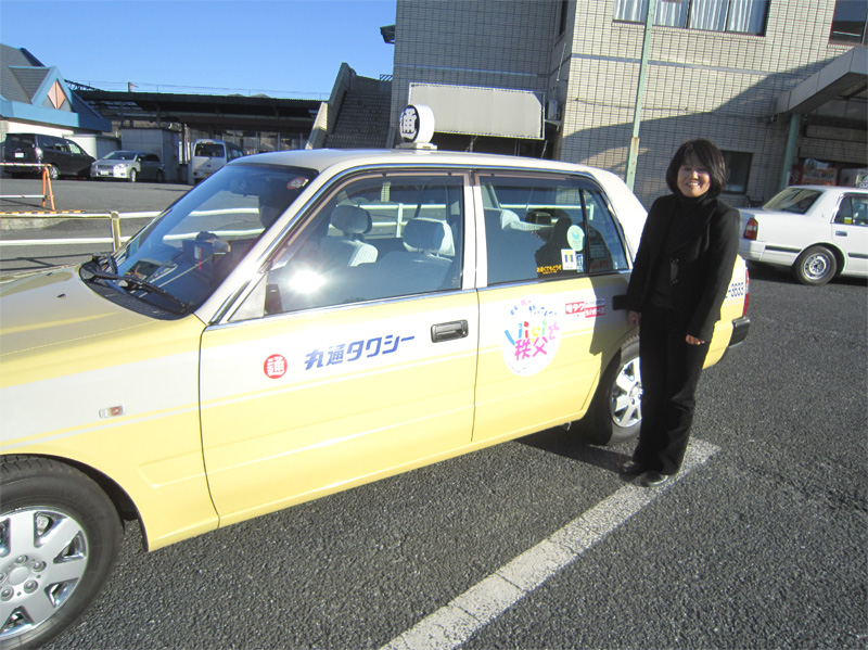 車両に「Visit 秩父」のステッカーを貼り、電車で秩父へ来ていただくための取組みを進めています